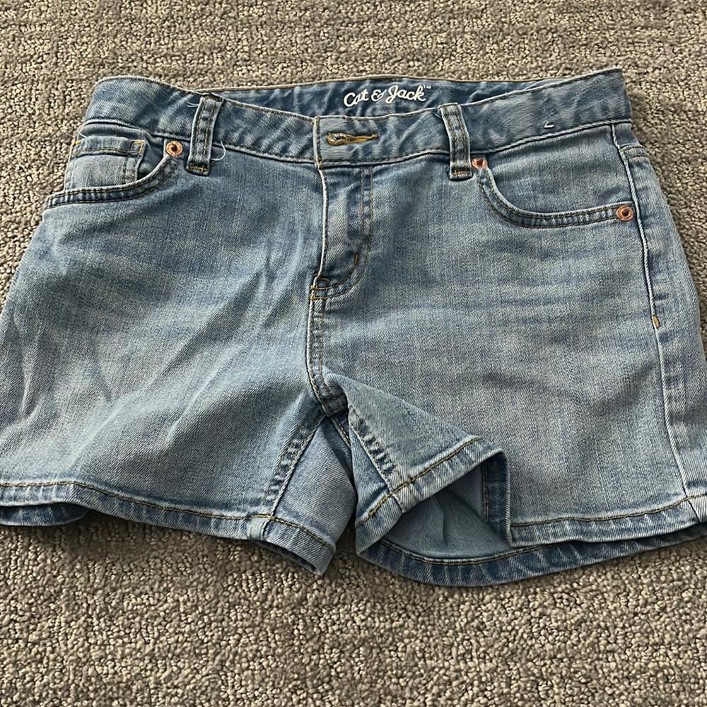 Jean short light washed size 10/12 barely worn and new condition
